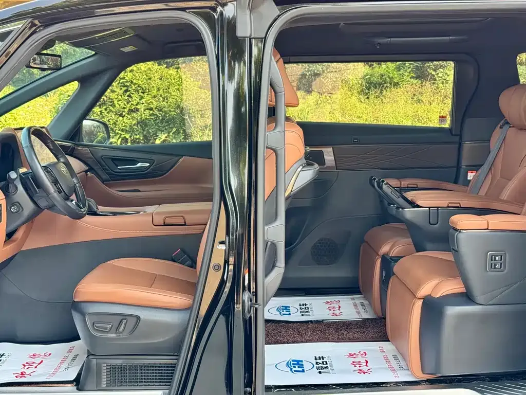 Toyota Alphard — фото 5
