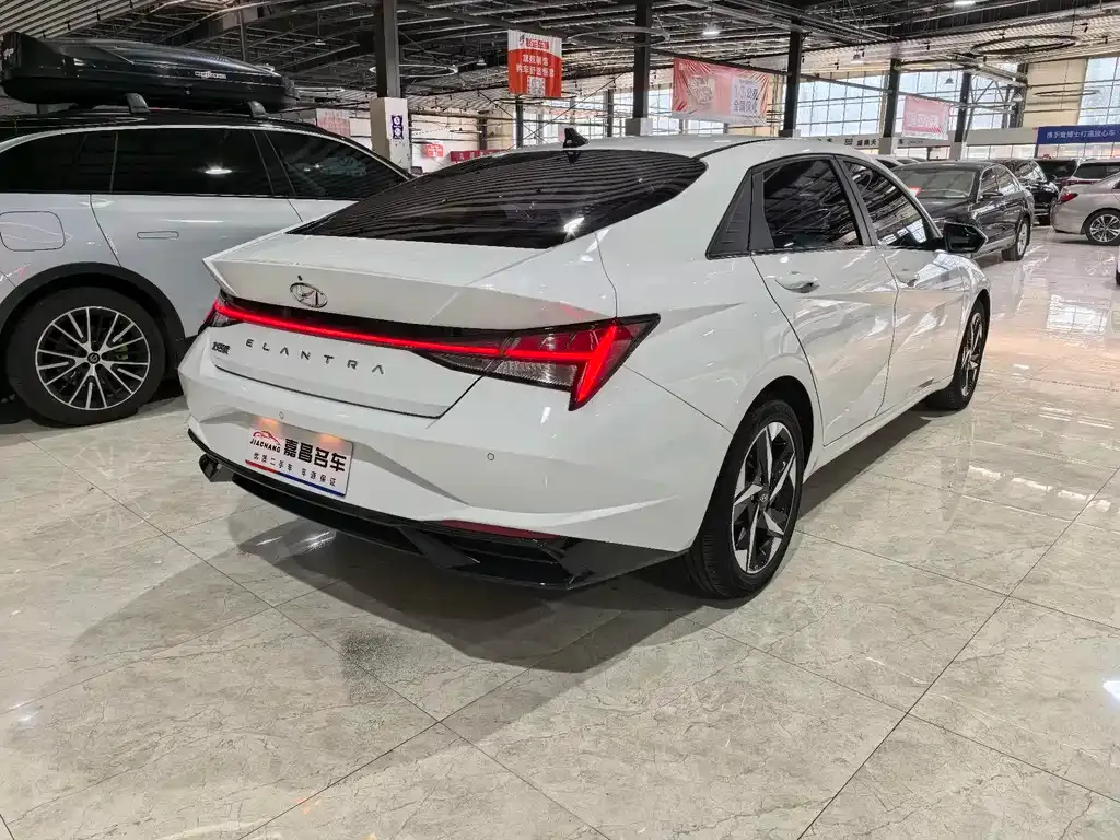Hyundai Elantra — фото 4