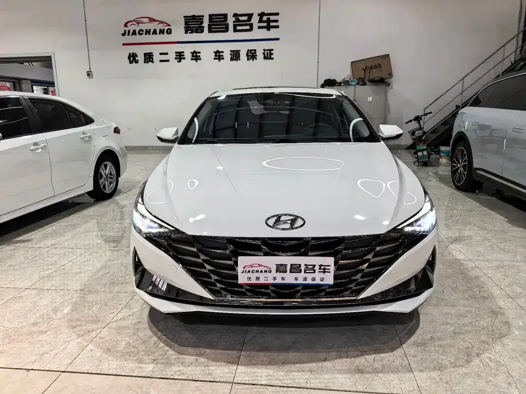 Hyundai Elantra — фото 10