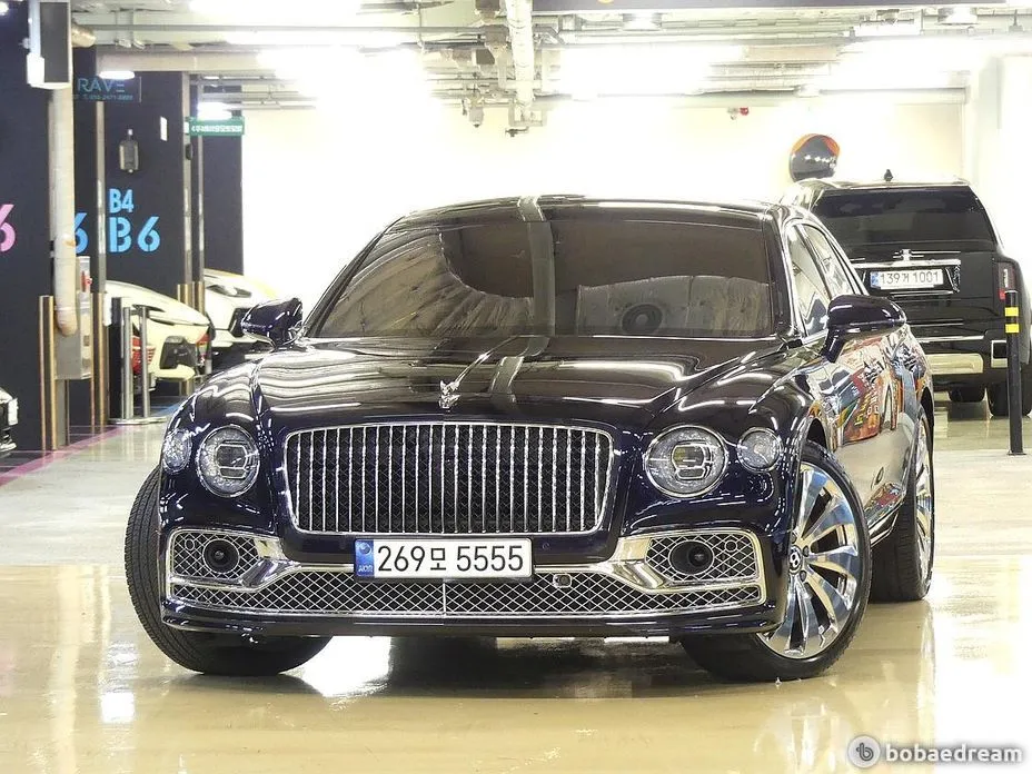 Bentley Flying Spur — фото 1