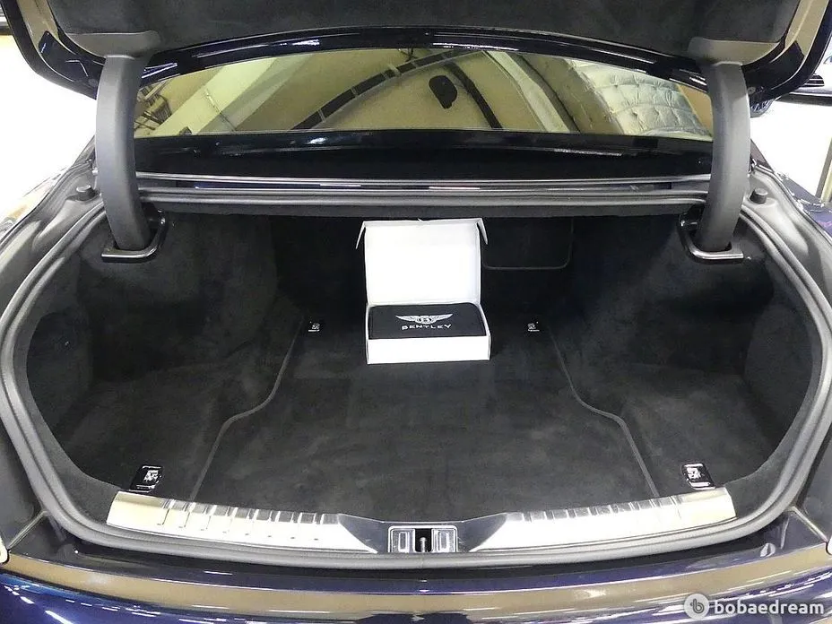 Bentley Flying Spur — фото 6