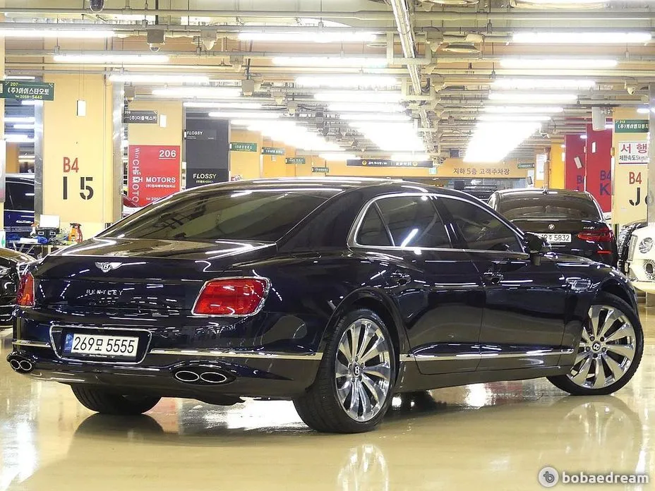 Bentley Flying Spur — фото 3