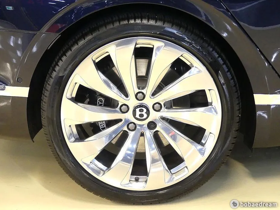 Bentley Flying Spur — фото 10