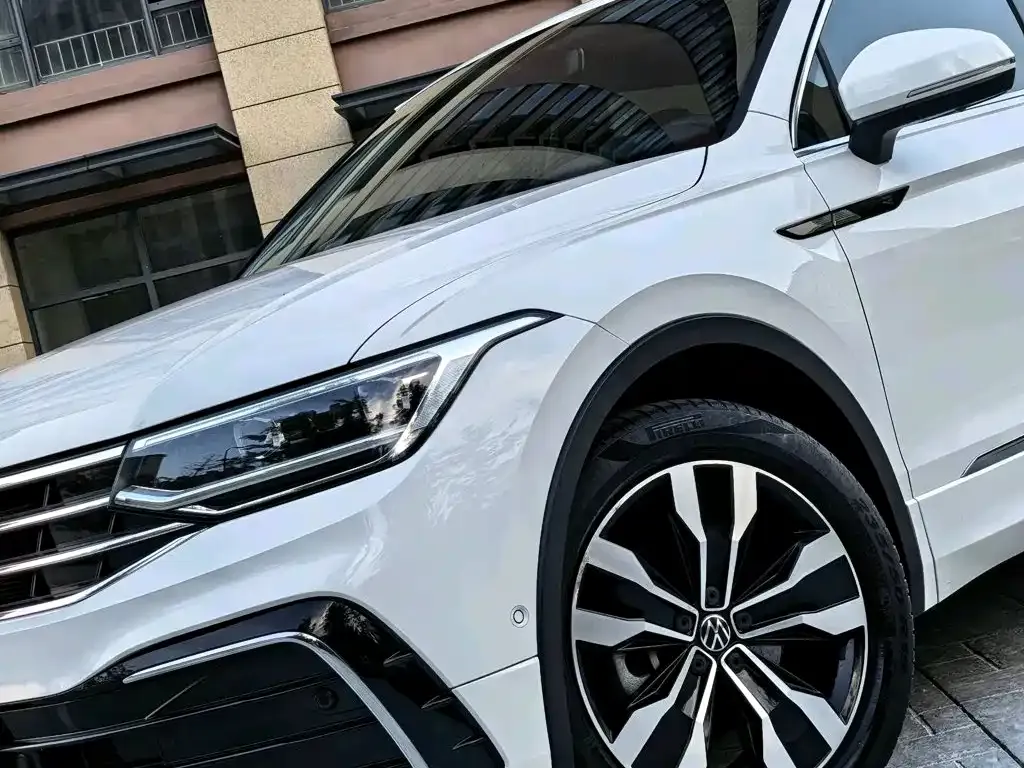 Volkswagen Tiguan L — фото 3