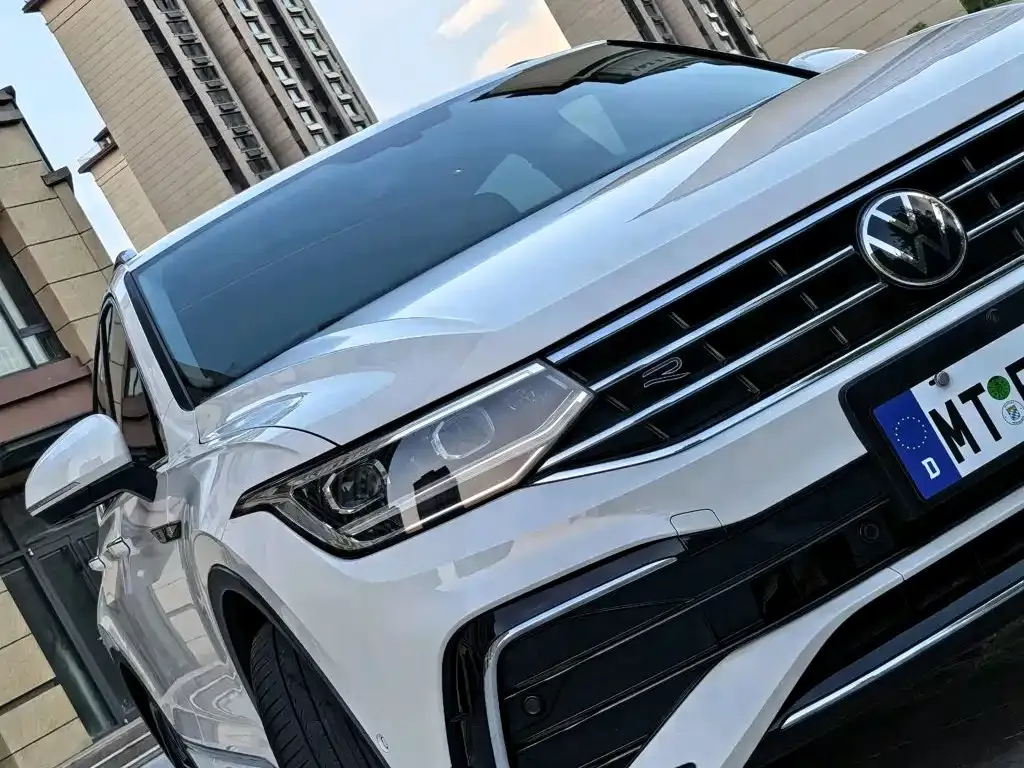 Volkswagen Tiguan L — фото 7