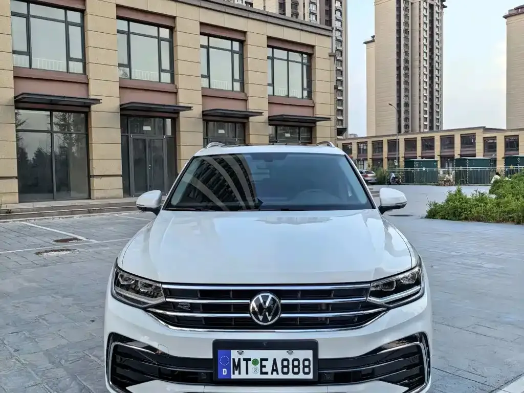 Volkswagen Tiguan L — фото 5