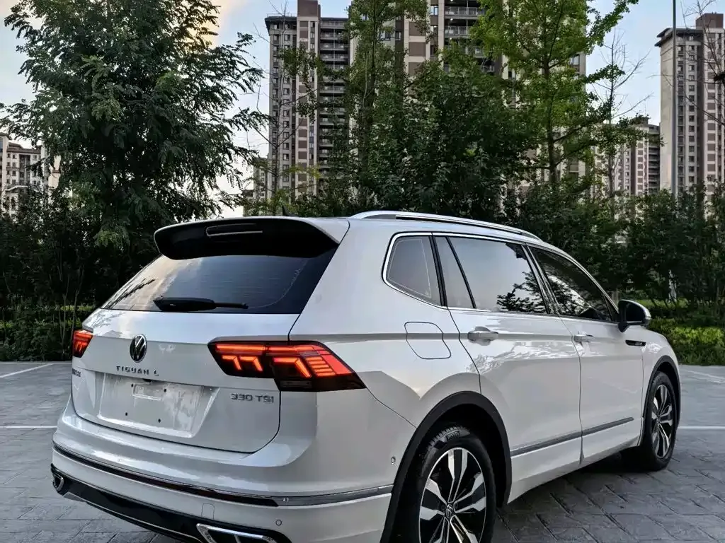 Volkswagen Tiguan L — фото 10