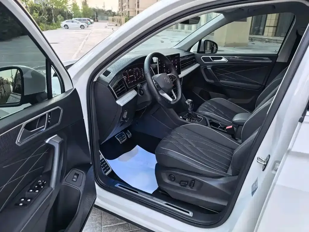 Volkswagen Tiguan L — фото 2