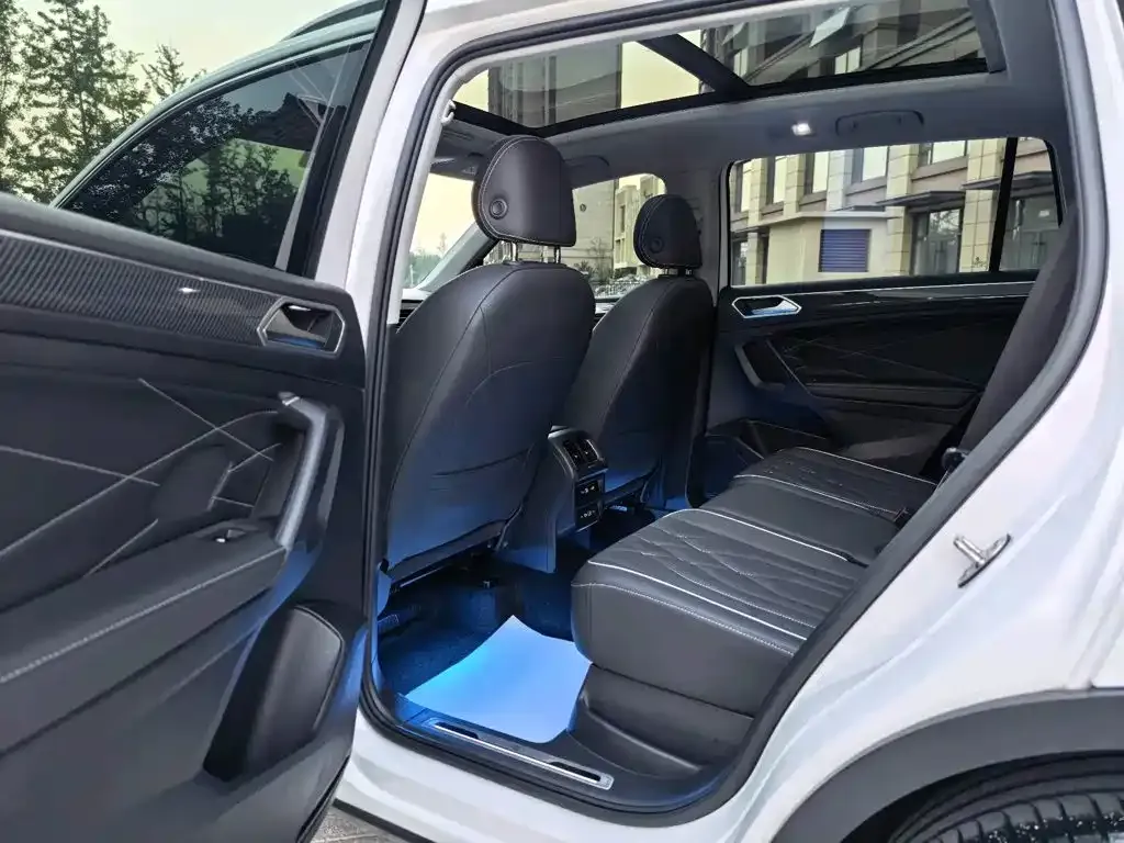 Volkswagen Tiguan L — фото 4