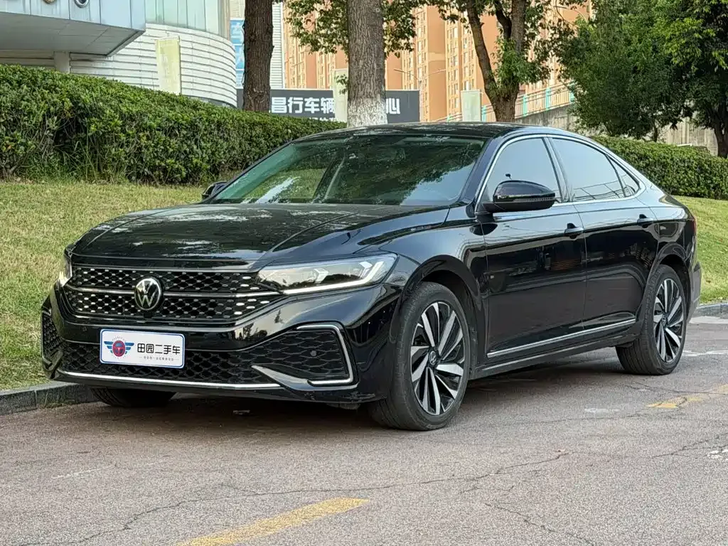 Volkswagen Passat — фото 1