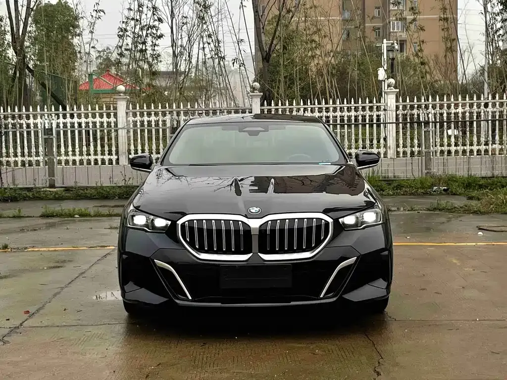 BMW 5 Series — фото 4