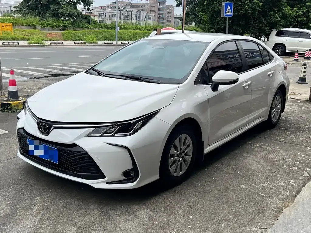Toyota Corolla — фото 1