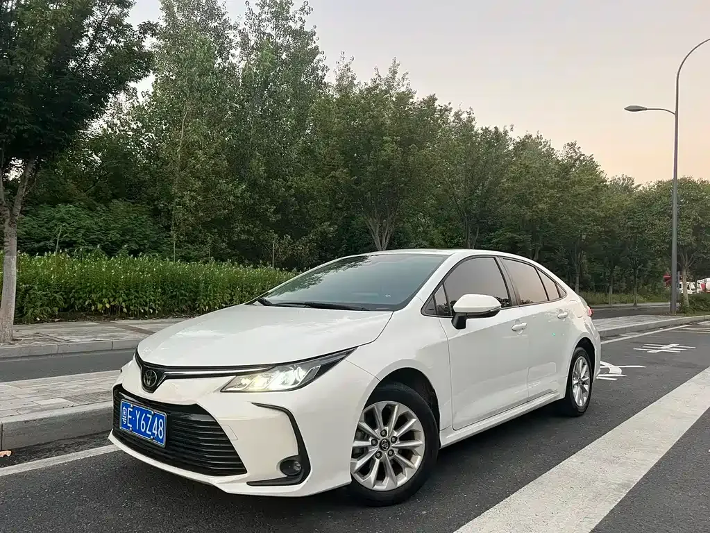 Toyota Corolla — фото 1