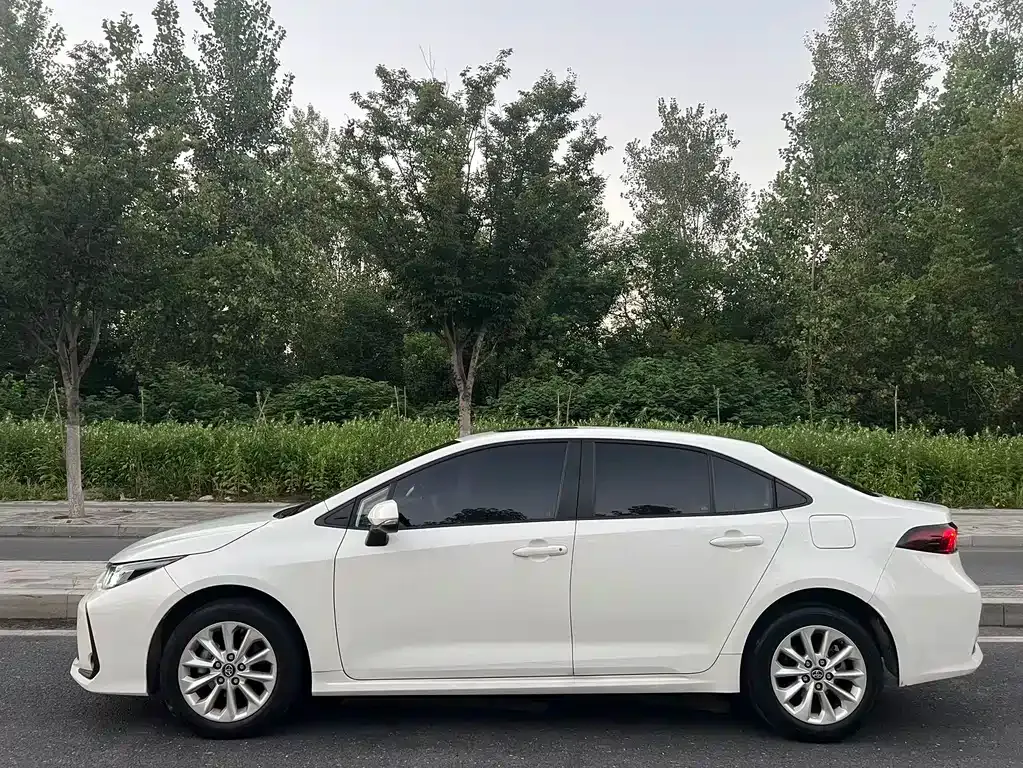 Toyota Corolla — фото 9