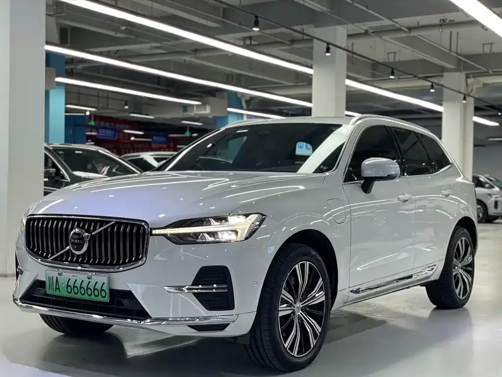 Volvo XC60 PHEV — фото 1
