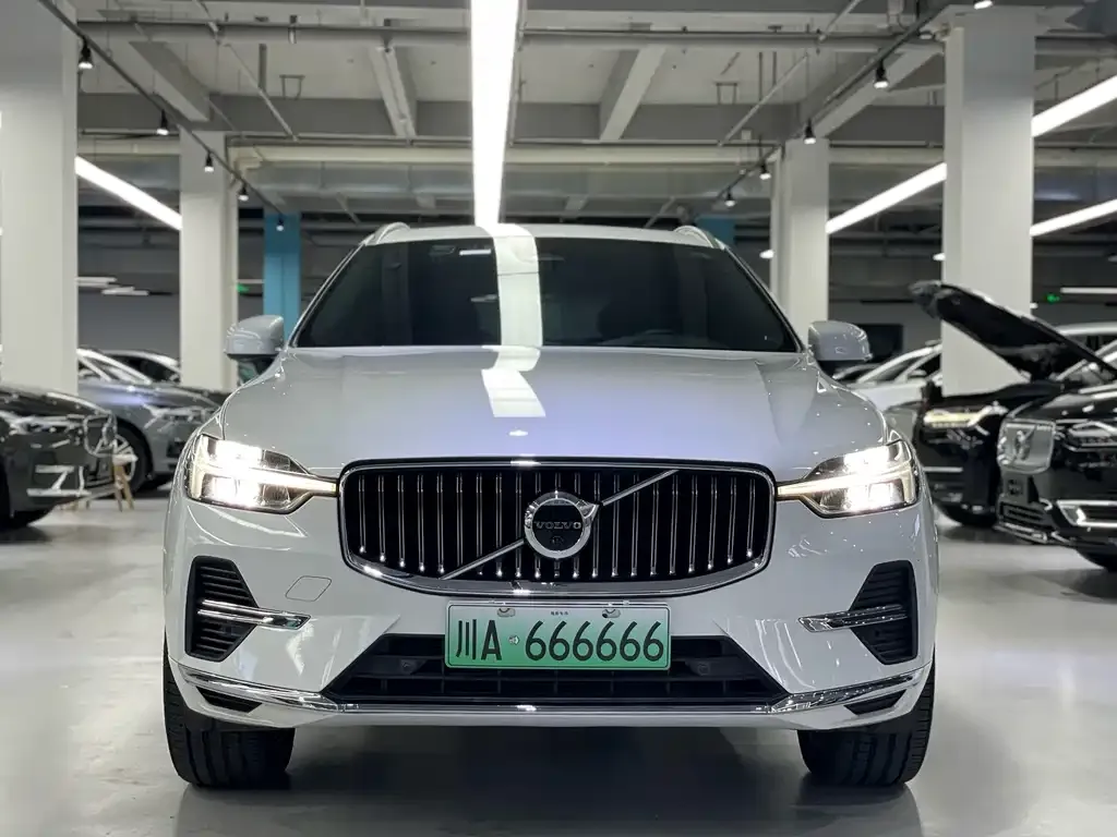Volvo XC60 PHEV — фото 7