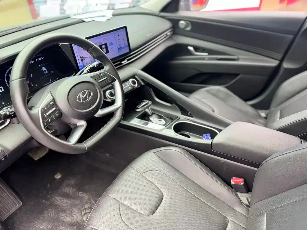 Hyundai Elantra — фото 4