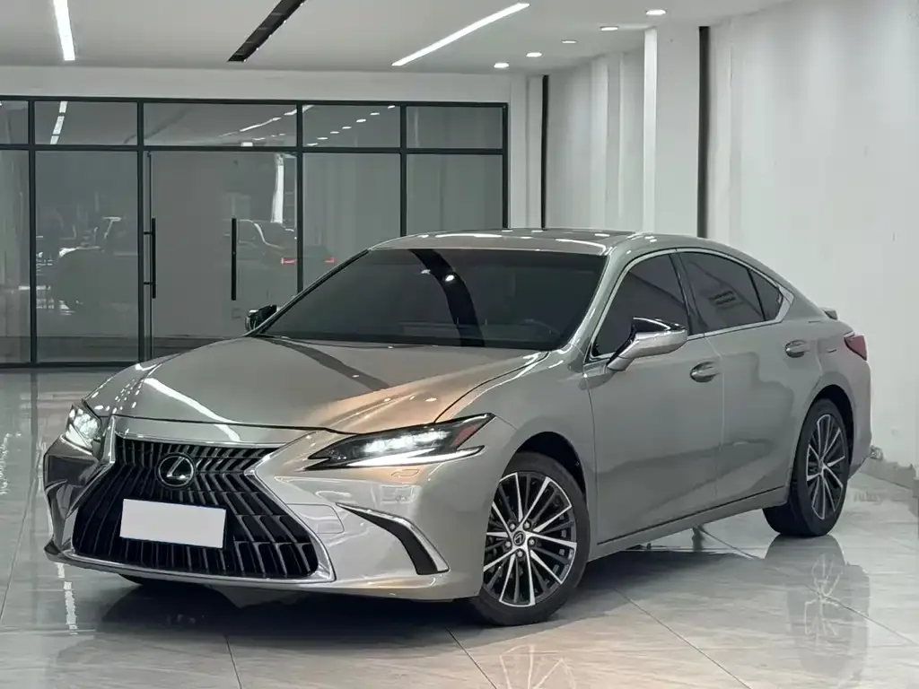 Lexus ES — фото 1