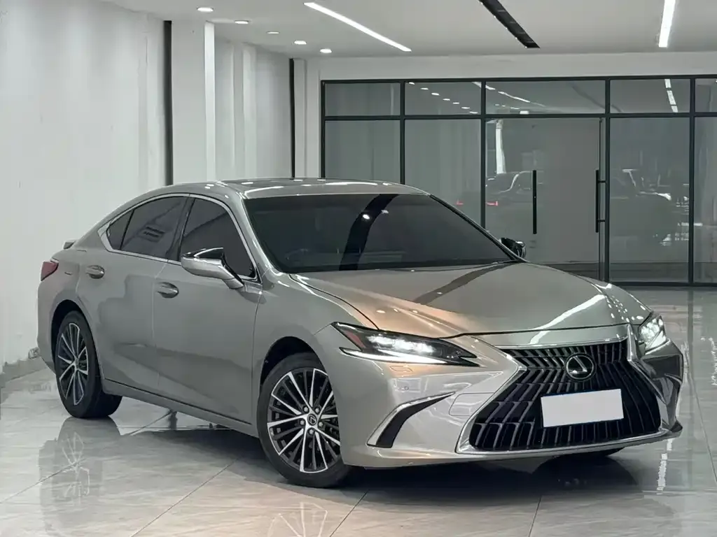 Lexus ES — фото 8
