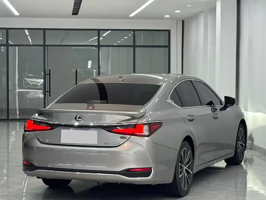 Lexus ES — фото 9