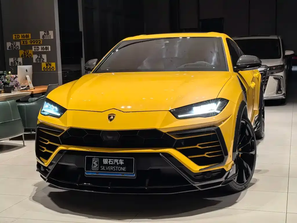 Lamborghini Urus — фото 1