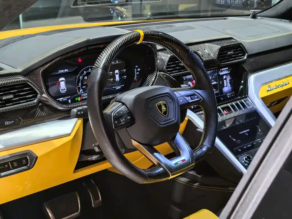 Lamborghini Urus — фото 10
