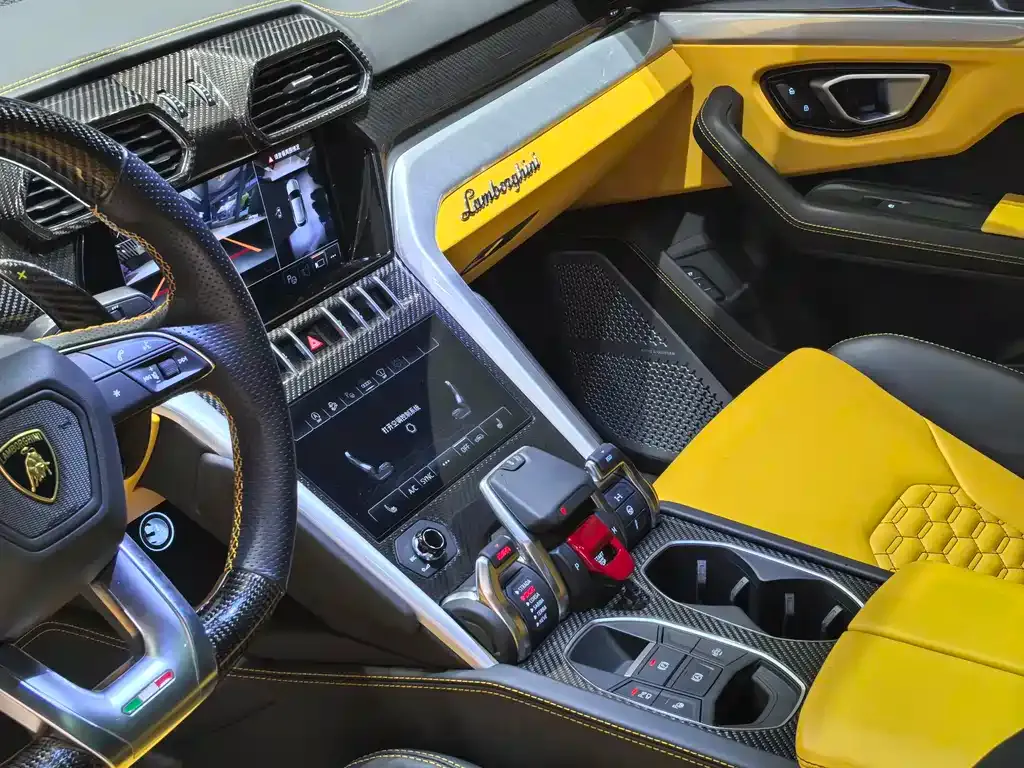 Lamborghini Urus — фото 8
