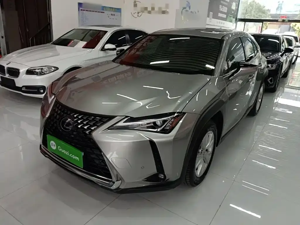 Lexus UX — фото 1