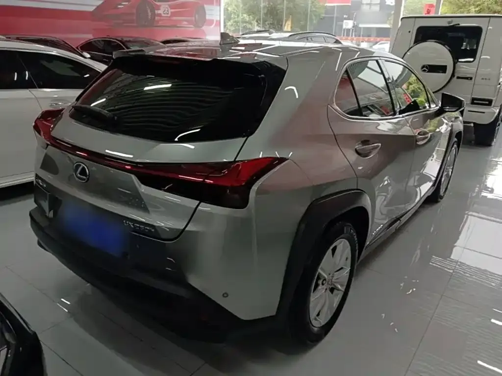 Lexus UX — фото 2