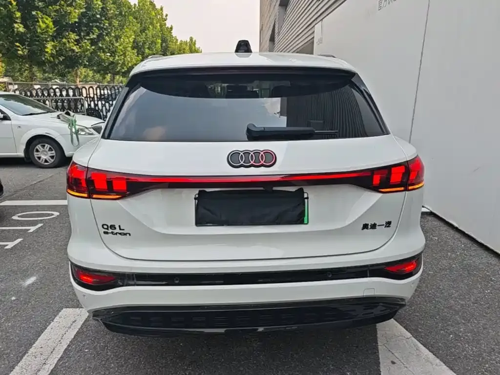 Audi Q6L e-tron — фото 10