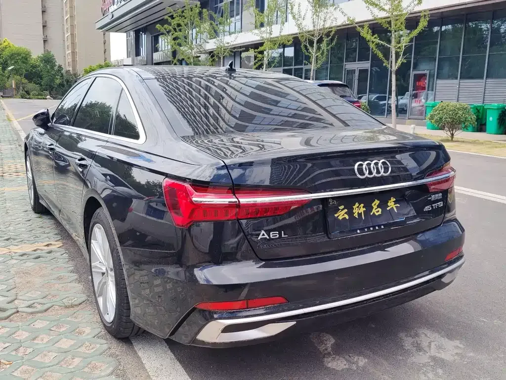 Audi A6L — фото 8