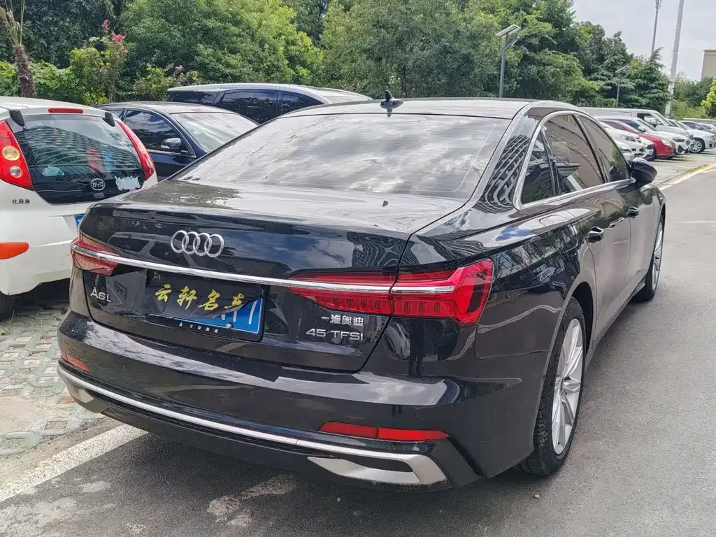 Audi A6L — фото 7