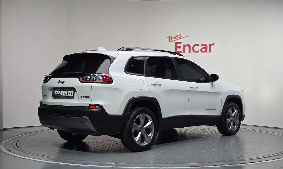 Jeep Cherokee — фото 4