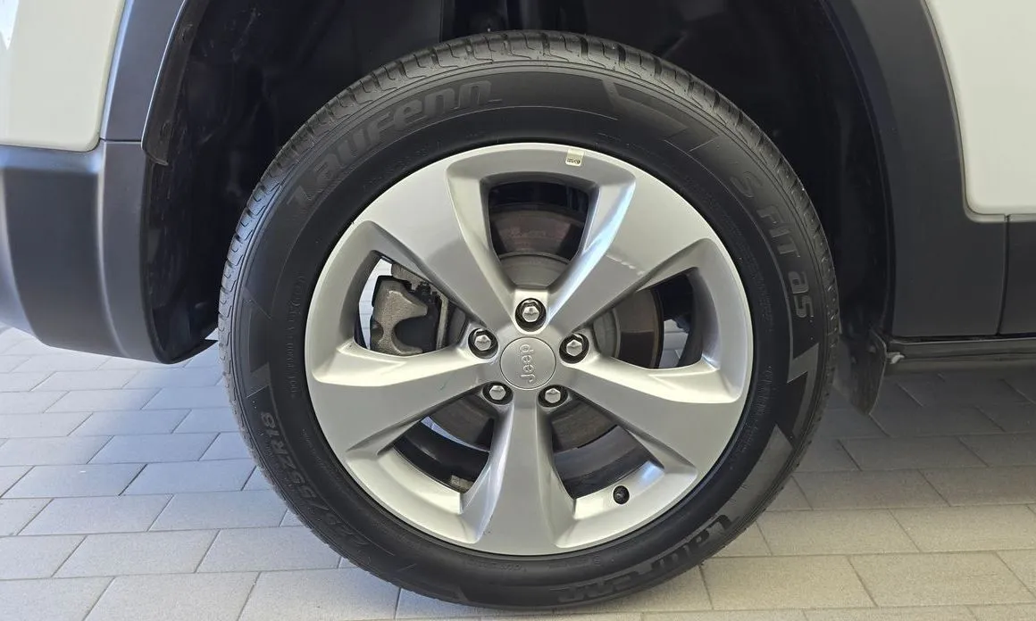 Jeep Cherokee — фото 2