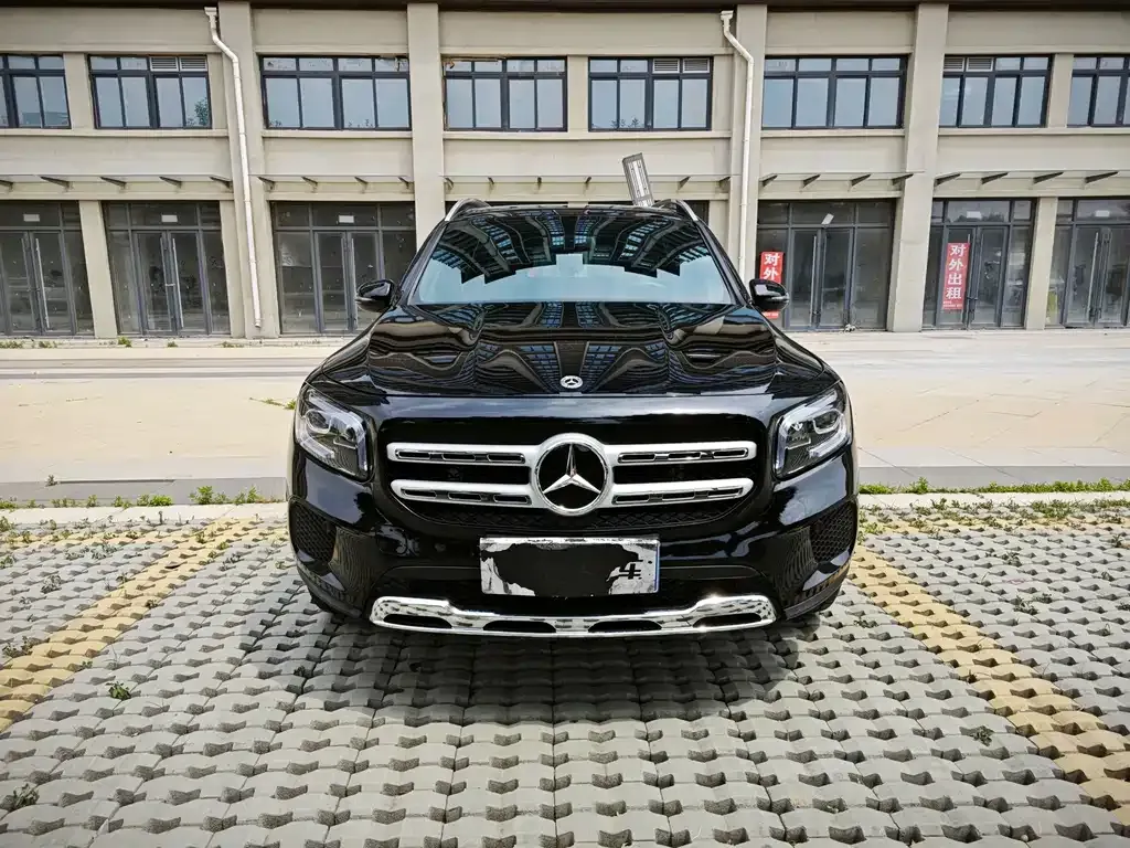 Mercedes-Benz GLB — фото 1