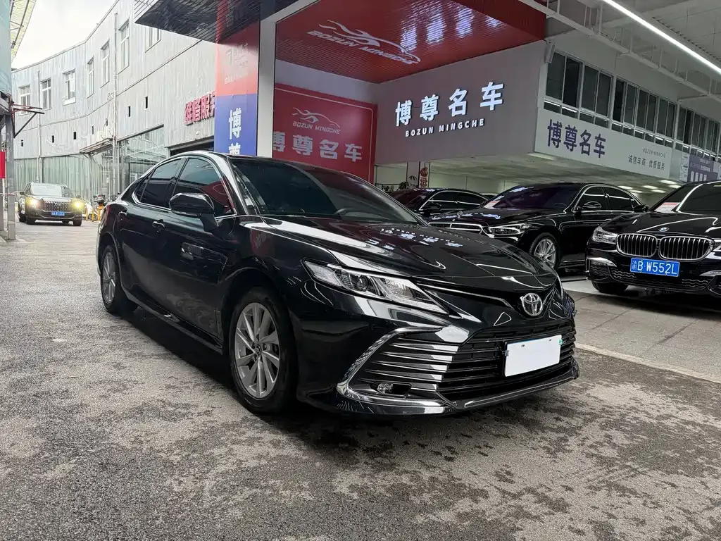 Toyota Camry — фото 9