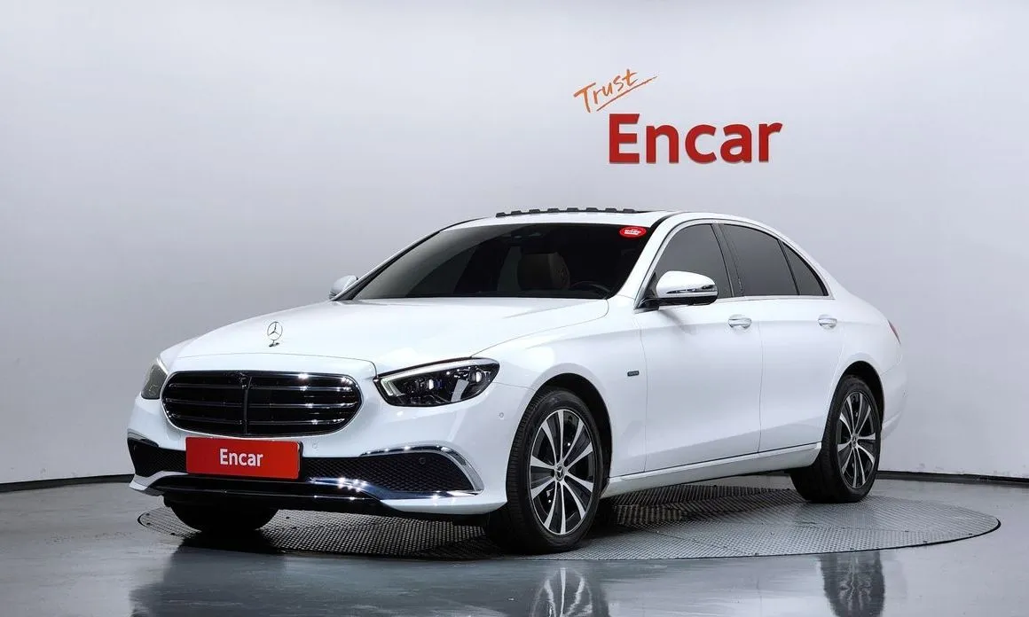 Mercedes-Benz E-Class — фото 1