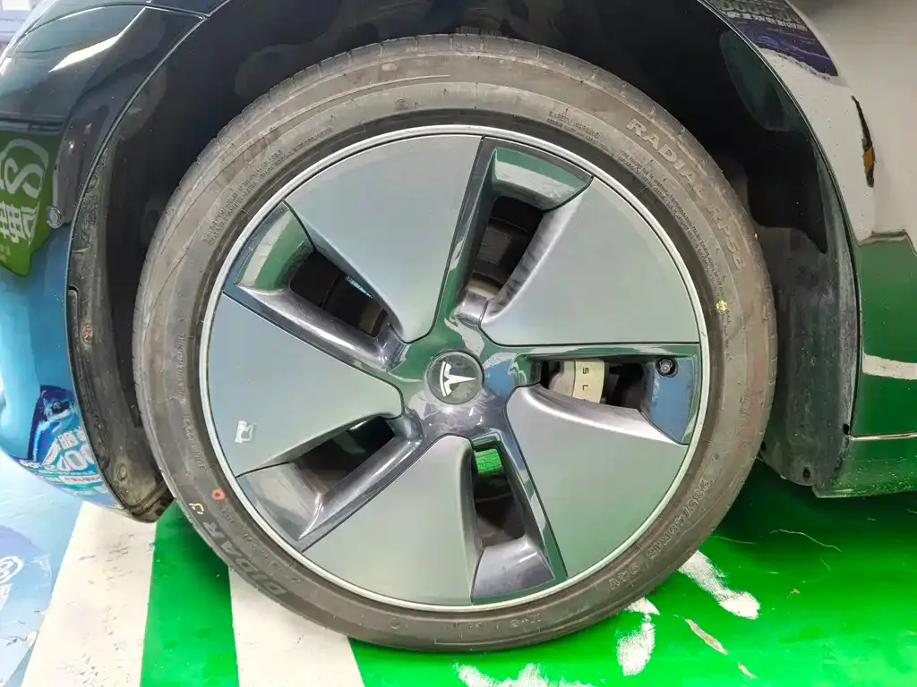 Tesla Model 3 — фото 2