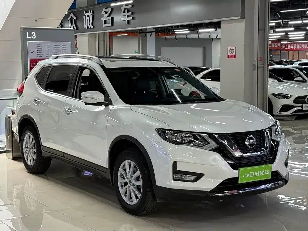 Nissan X-Trail — фото 1