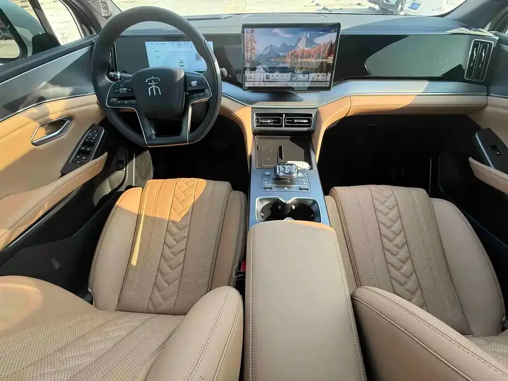 BYD L DM-i — фото 10