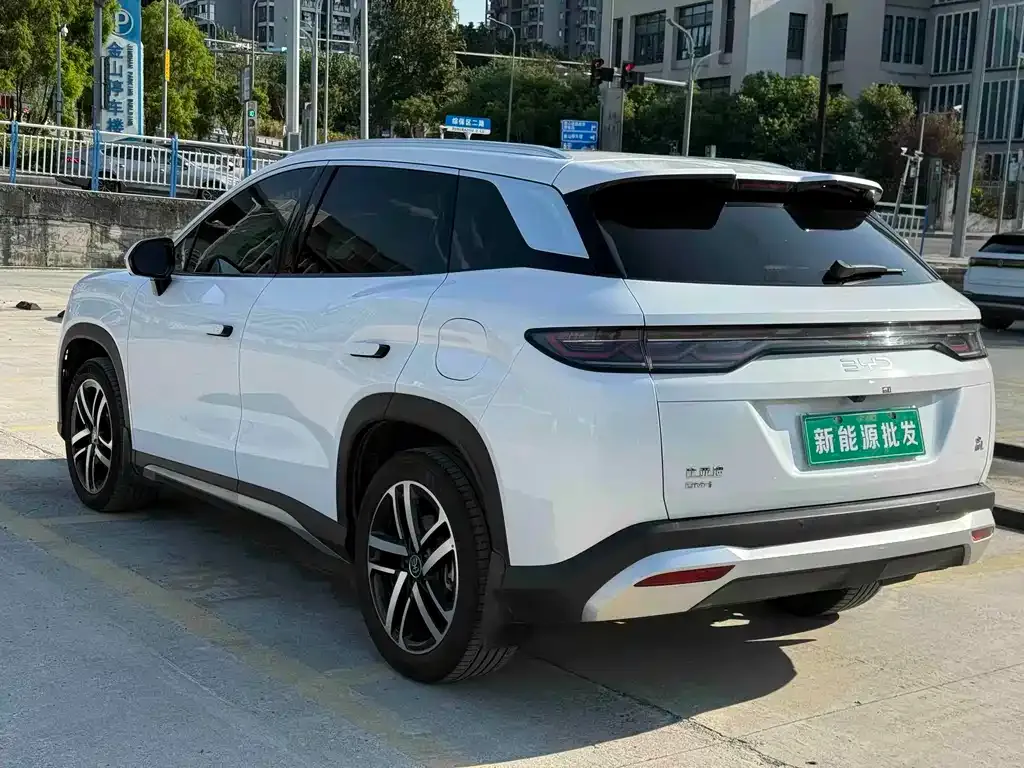 BYD L DM-i — фото 8
