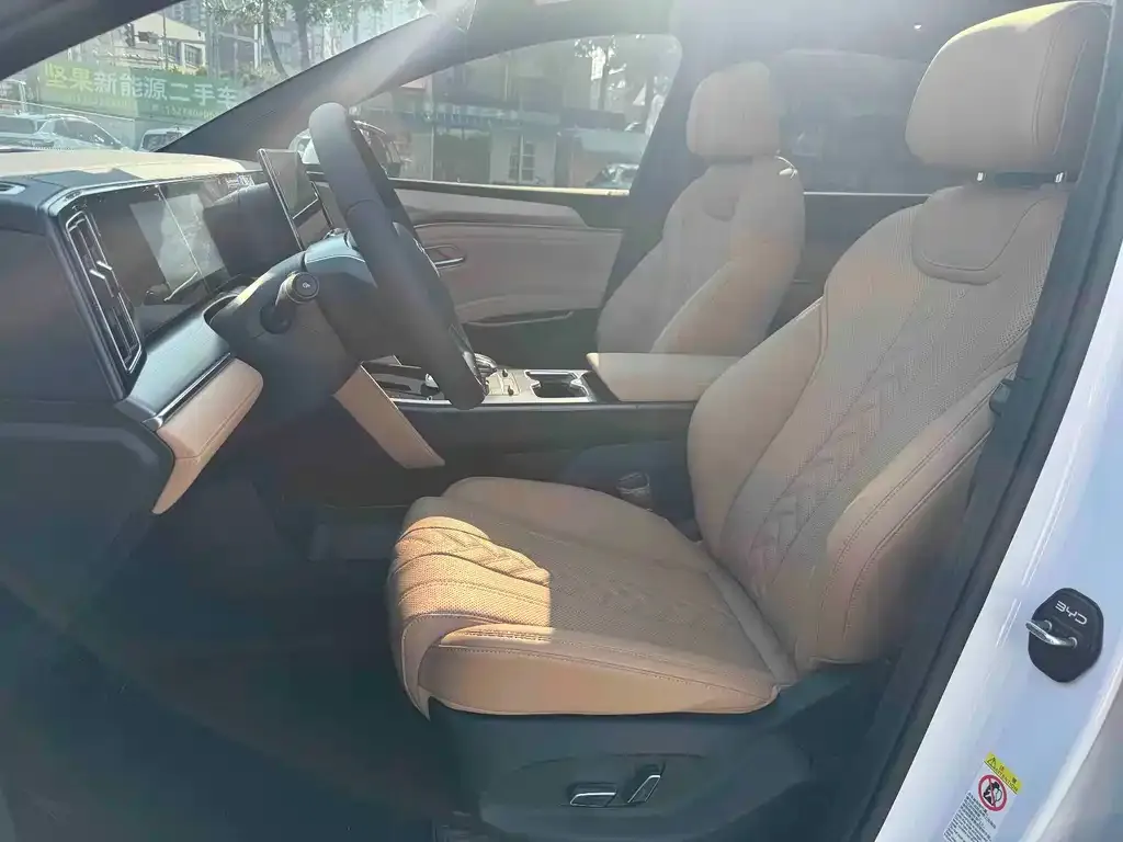 BYD L DM-i — фото 7