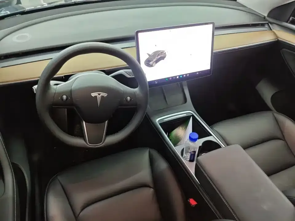 Tesla Model Y — фото 5