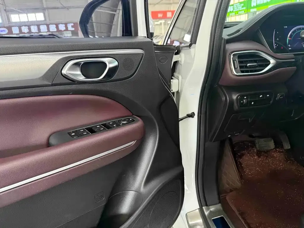 GAC Motor Trumpchi M6 — фото 9