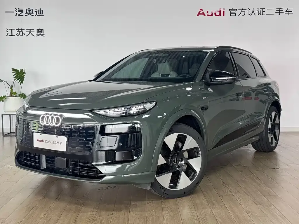 Audi Q6L e-tron — фото 1
