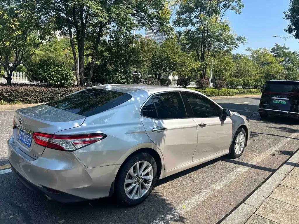 Toyota Camry — фото 8