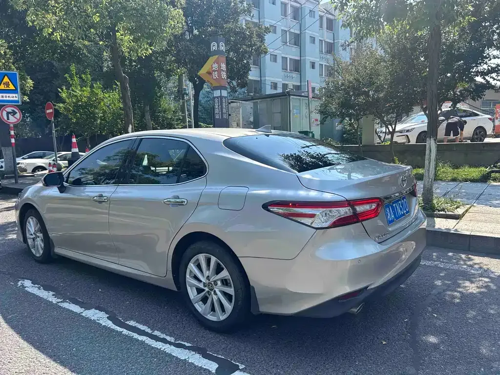 Toyota Camry — фото 7