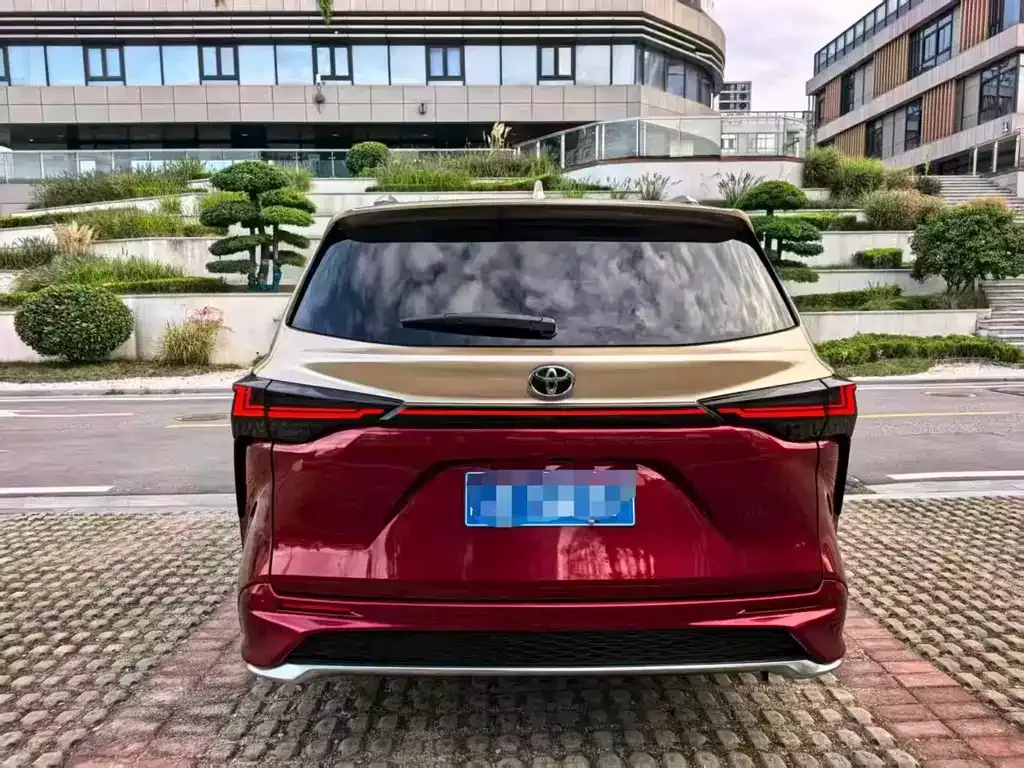 Toyota Granvia — фото 8