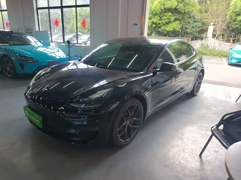 Tesla Model 3 — фото 1