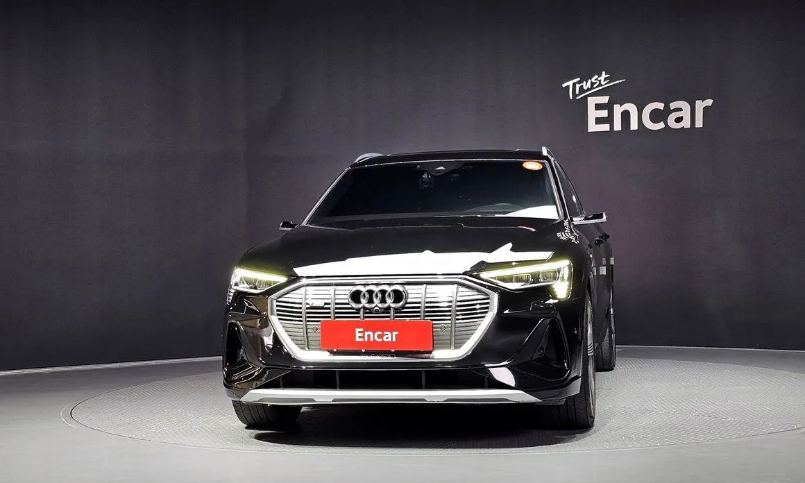 Audi e-tron — фото 7
